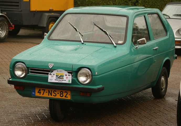 A traditional three-wheeler: practical and safe, honest!