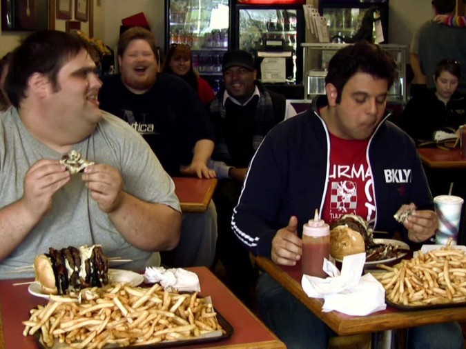 Does anyone else like watching people eat huge amounts of food or am I just weird? 🫣?