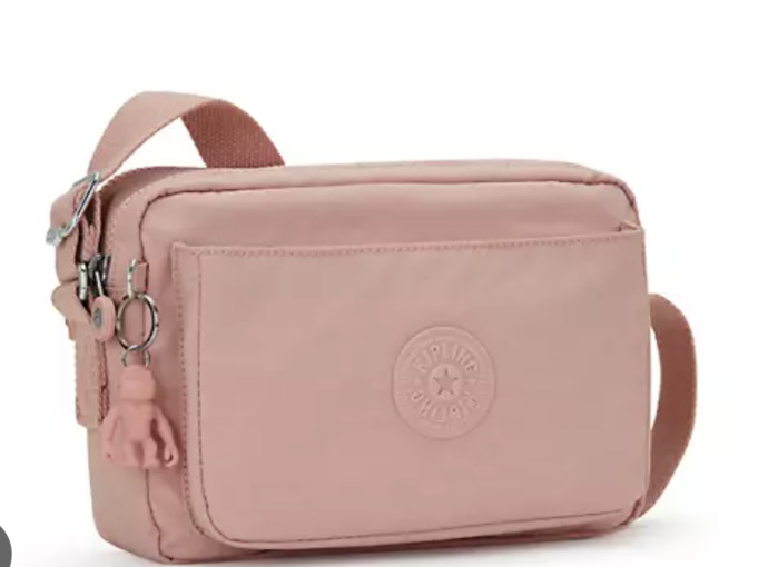 Which bag looks cuter as a bag for errands?