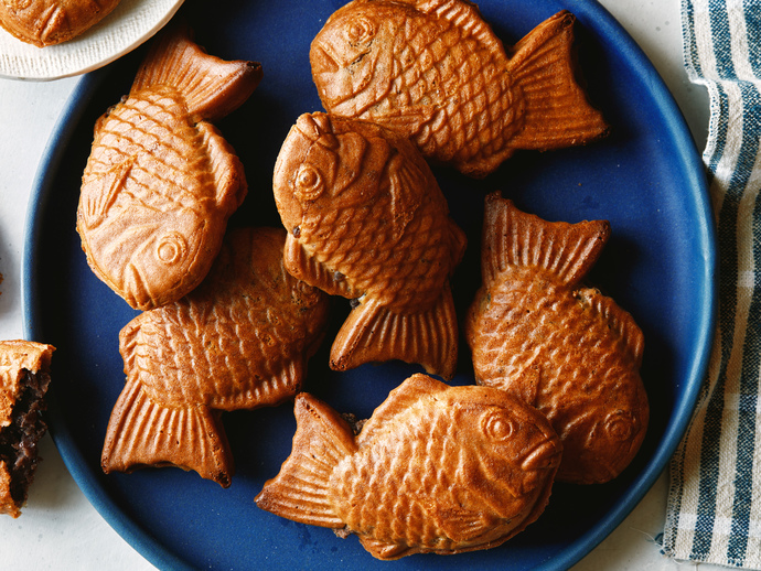 Taiyaki, with chocolate or vanilla fillings lol