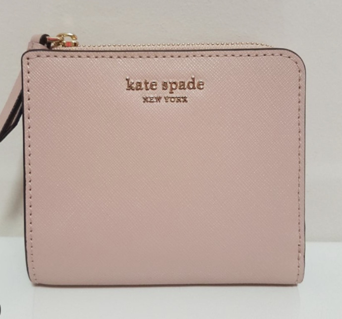 Between these colors, which wallet shade looks more delicate and pretty?