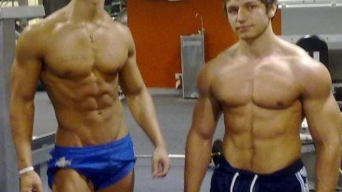 Would you rather date a 5' 6" muscular guy or a 6' 3" muscular average guy?