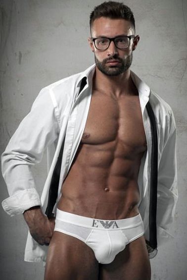 What do women think about men’s bulges?