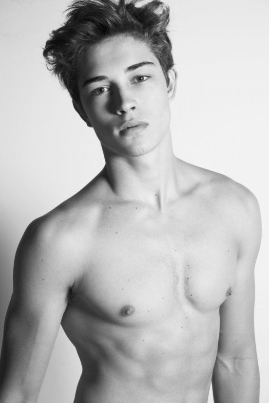 Which guy do you find more attractive?