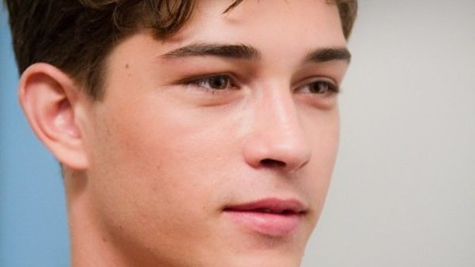 Which guy do you find more attractive?