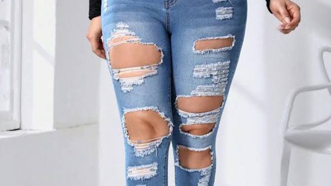 Do you think women wearing rip jeans looks good?