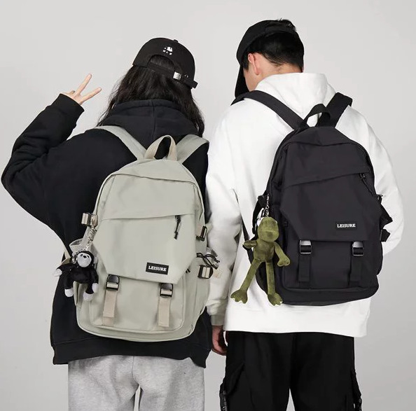 📓 what king of bag(s) did you have in high school 🎒?