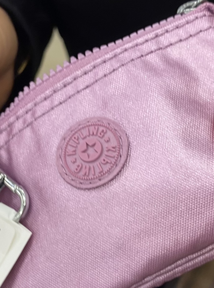 Is the color of this wallet pink, purple or violet?
