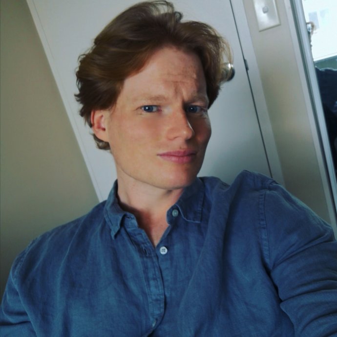 Is pale skin on a male seen as unattractive by western standards now?