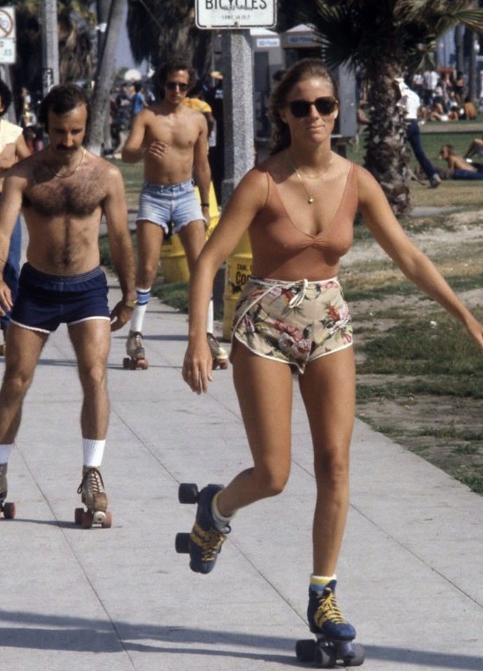 Men wearing short shorts?