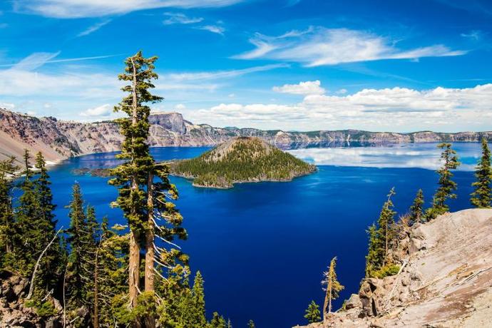 Which lake is prettier?