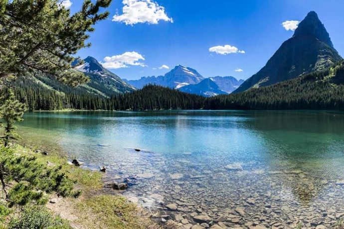 Which lake is prettier?