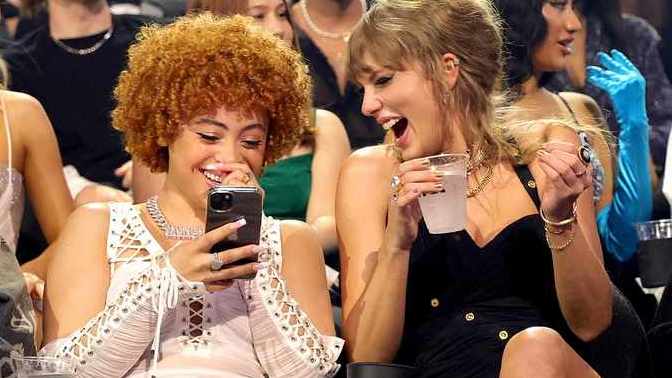 Winners of MTV Video Music Awards are picked. Who do you think is the most stylish?