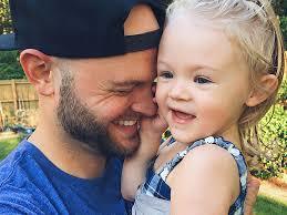 Are single men who have children attractive to single women?