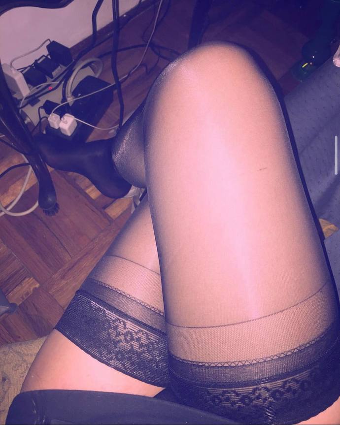 What do you thinkk of MEN who wear pantyhoseee?