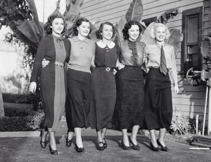 How did people dress in the nineteen thirties, in Western countries?
