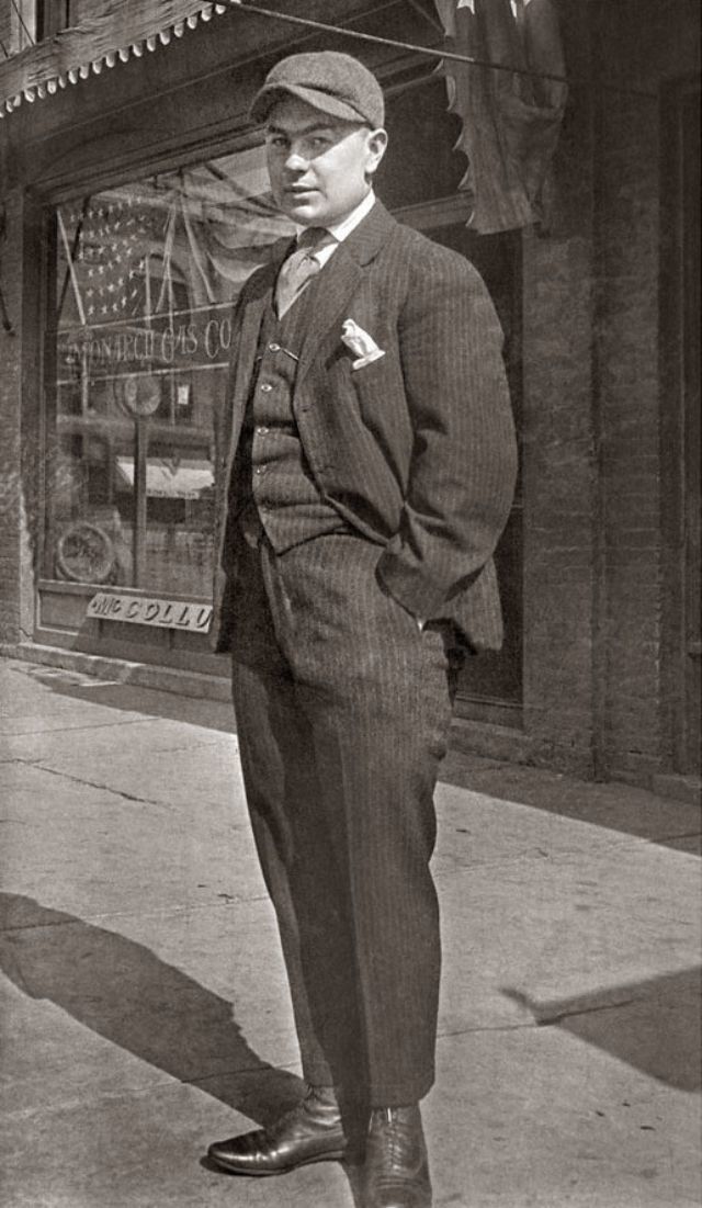 How did people dress in the nineteen thirties, in Western countries?