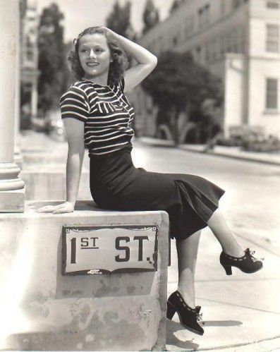 How did people dress in the nineteen thirties, in Western countries?