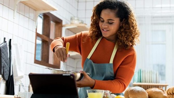 Do men like women who cook/bake more than those who don't?