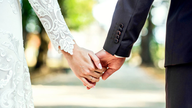 Are women capable of marrying for desired traits rather than love?