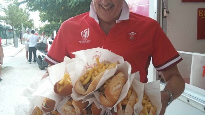 French fries in a baguette, oui or non?