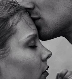 What is the meaning of kissing forehead?