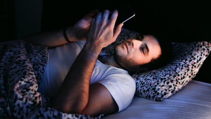 What does it mean when guys reply on dating sites, but take ages to do so?