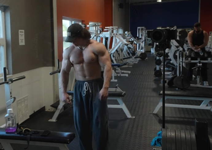 Are bodybuilders more attractive than skinny men?