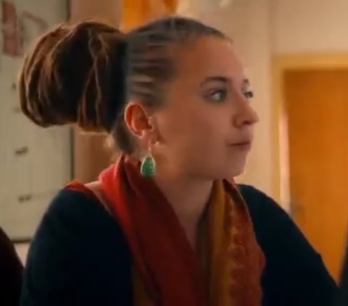What do you think of this girls hair?