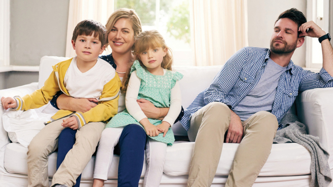 Does a single woman who has kids make her less attractive?
