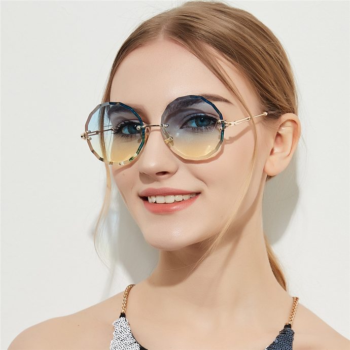 Does wearing prescription glasses reduce sexual attraction?