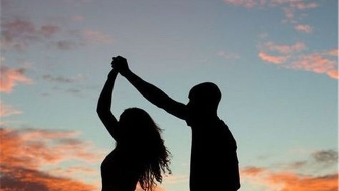 Why is it difficult for successful women to find a relationship and love?