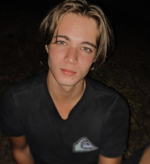 Does this guy look like a French to you?