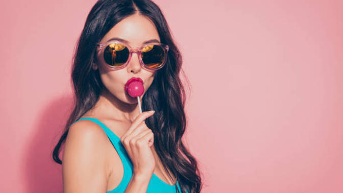 Do guys find it attractive when girls suck on a Lollipop?