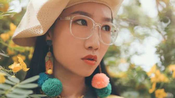 Are people with glasses sexy?