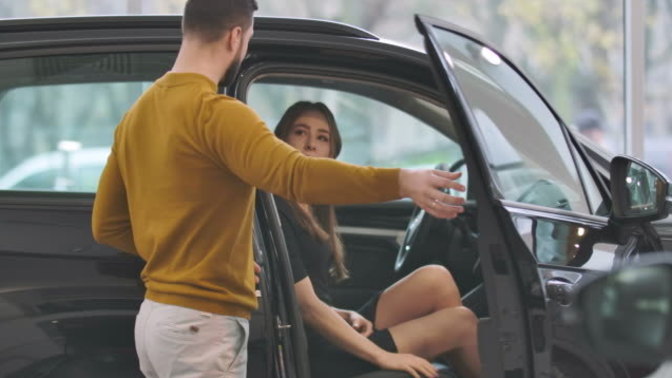 Agree or Disagree: A man should open the car door for their woman?