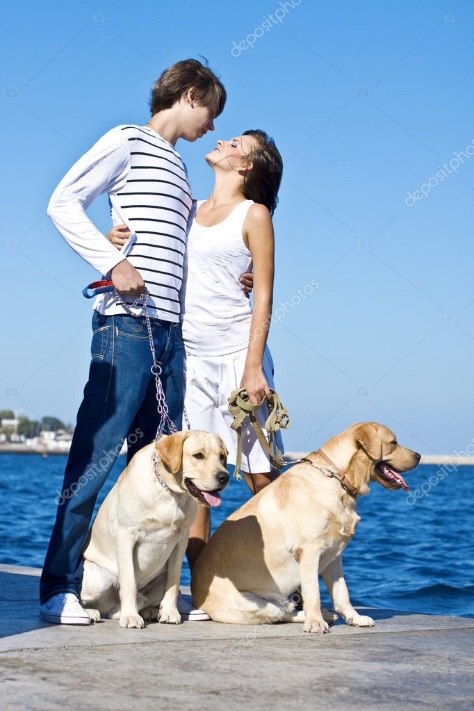 Okay so I want to kiss a girl I’ve been seeing and we’re going on a date walking our dogs any ideas?
