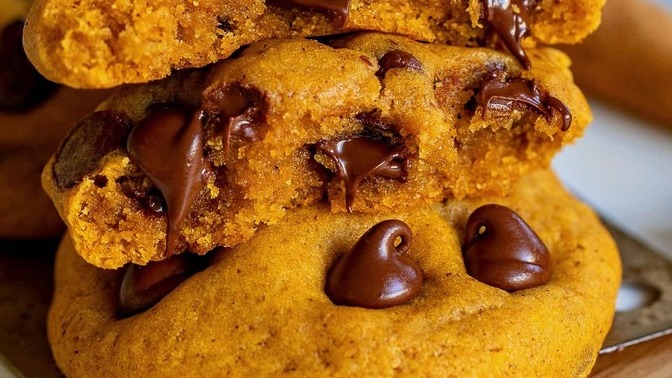 Secret ingredient! Would you give these healthy and delicious chocolate chip cookies a taste?