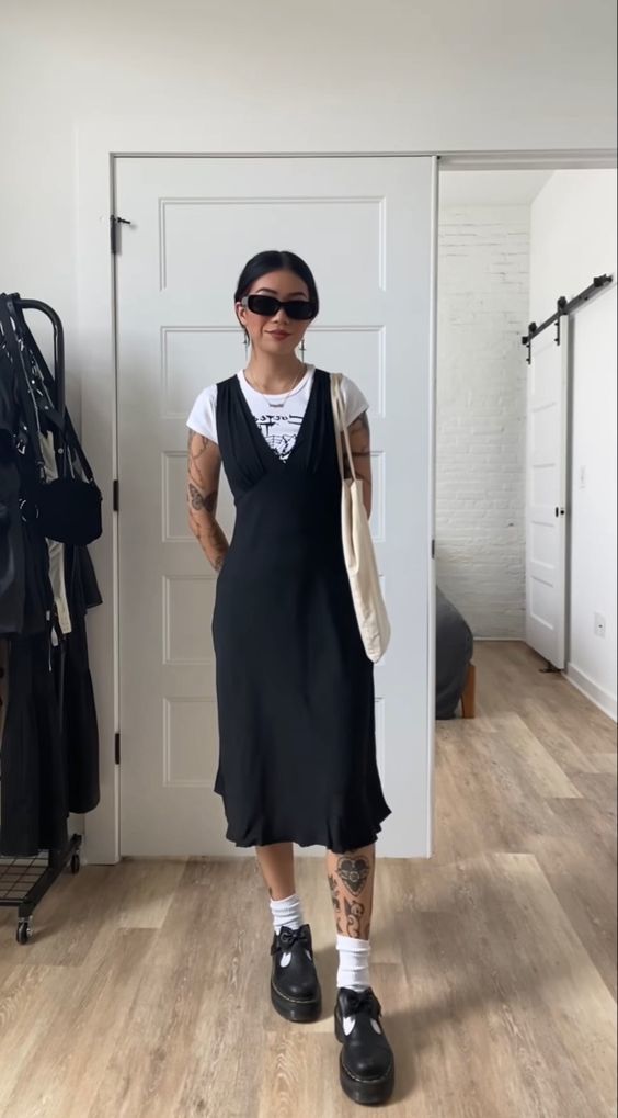 Hey! Do you think one should dress stylishly for a first date, or would something like jeans and a t-shirt be sufficient?