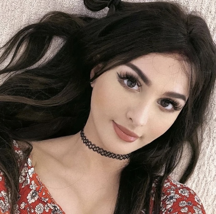 Which sister would you rather date?