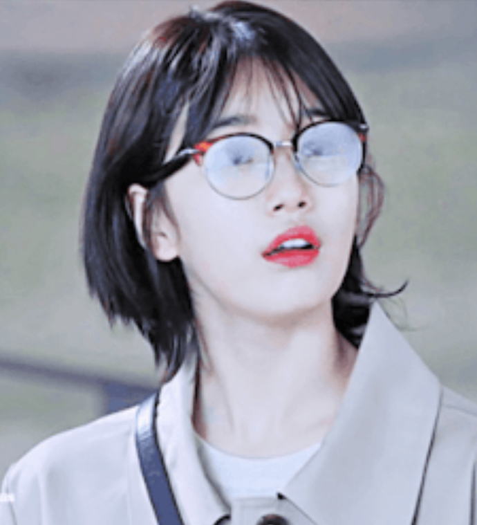 Does this girl look like a nerd?