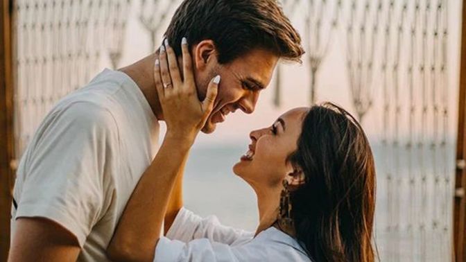 What are the signs or feelings that lead men to believe they've found 'the one' when they meet a woman?