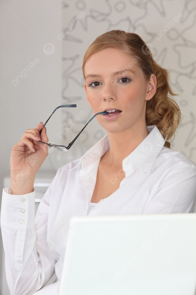 Guys, do you like girls that wear glasses?