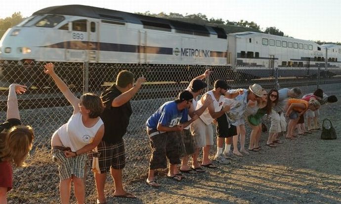 People mooning the Presidential Train