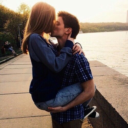 Lifting up while kissing: Yay or Nay?