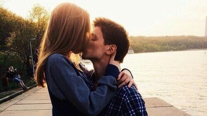 Lifting up while kissing: Yay or Nay?