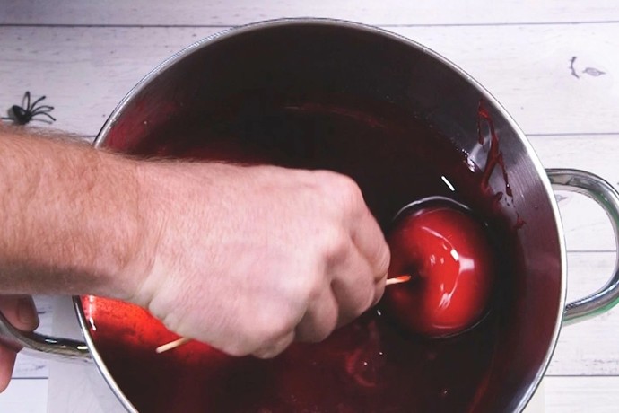 Do you make toffee apples at Halloween?