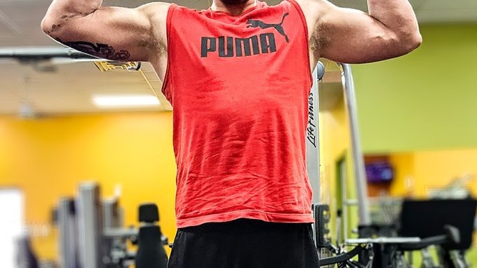 Girls, Whats more attractive? A strong body with a minor gut or lean shredded?