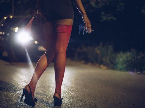 What is the most a man should spend on a first date?