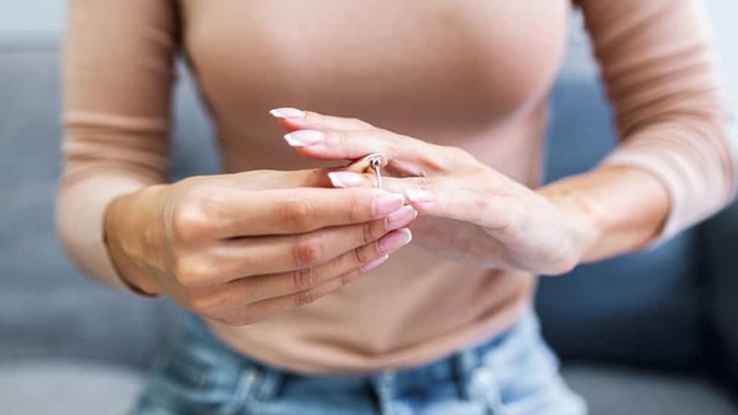 What would you do guys, if your finance threw a massive fit over the size of the diamond in the engagement ring?